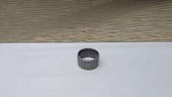 Nålelbøsning  det store for nederste aksel lige ved 4. gear