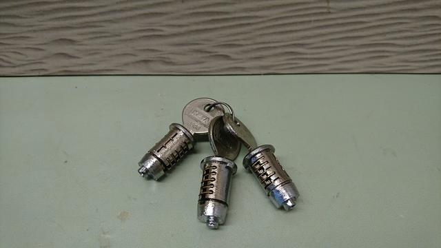 Låsecylindersæt 2cv med tre låse og 2 nøgler