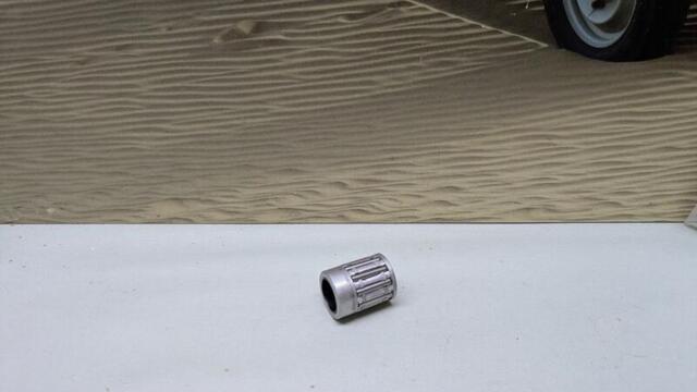 Nåleleje til øverste aksel