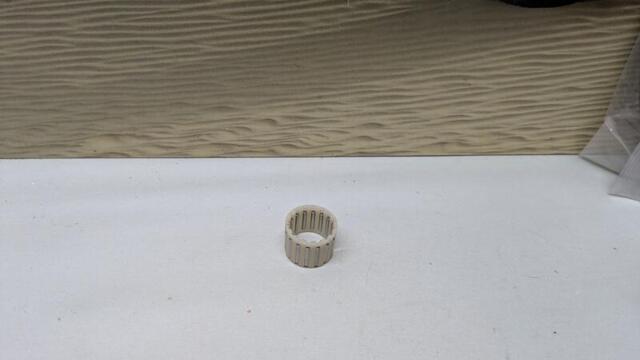 Nålejeleje til nederste omløber-aksel, bag